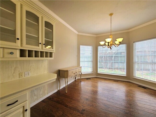 Building Photo - 5604 NW 106th St