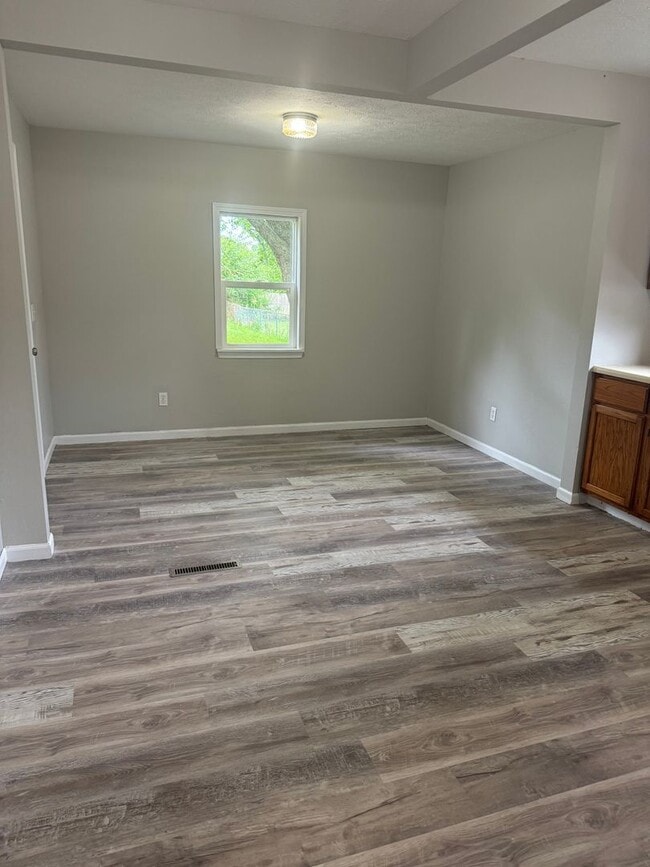 Building Photo - 2 bedroom home in Springfield