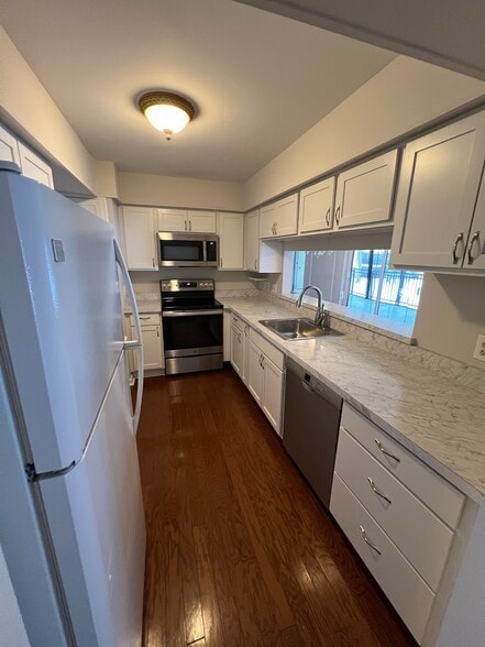 Building Photo - 18411 University Park Dr