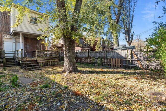 Building Photo - 3915 Russell Blvd