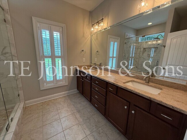 Building Photo - Beautifully Appointed Home in Clemmons