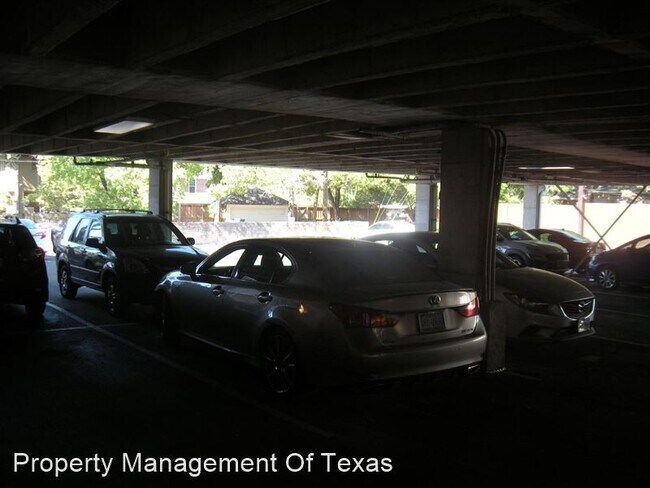 Building Photo - 3400 Speedway-