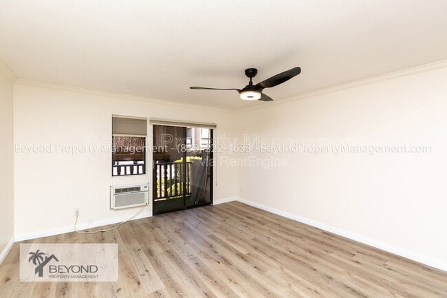 Building Photo - 6924 Hyde Park Dr