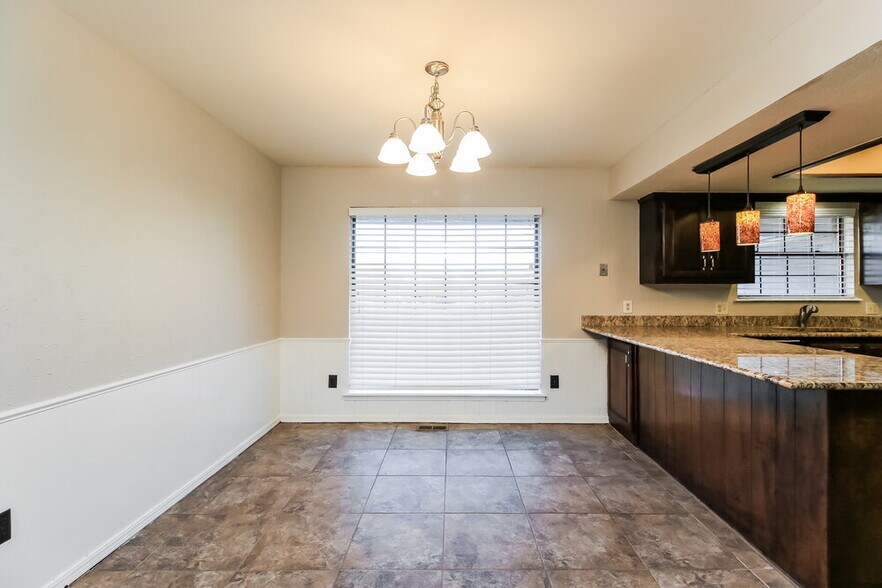 Building Photo - 2917 Greenfield Dr