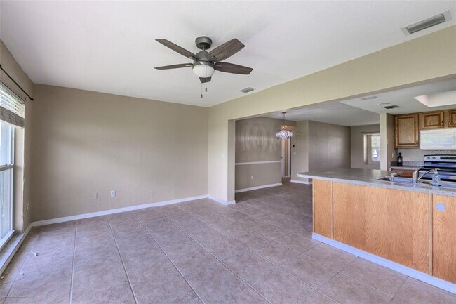 Building Photo - 2498 Abscott St