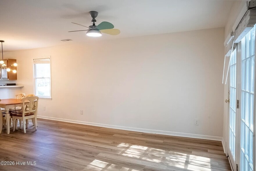 Building Photo - 137 Lullwater Dr