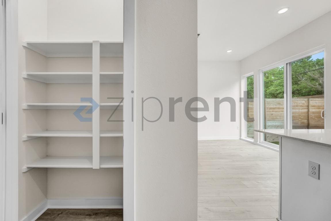 Building Photo - Unit 9102