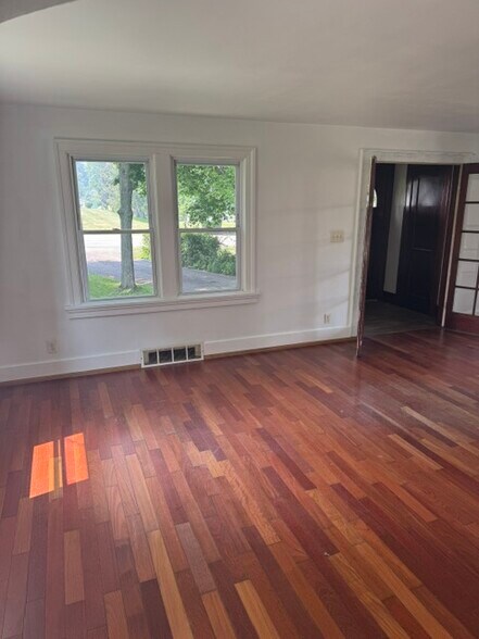 Building Photo - 4291 Camp Rd