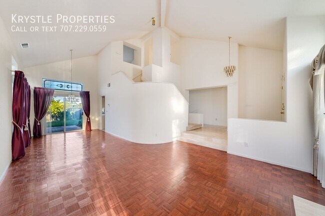 Building Photo - Luxurious Living in Gated Villa Del Mar Co...