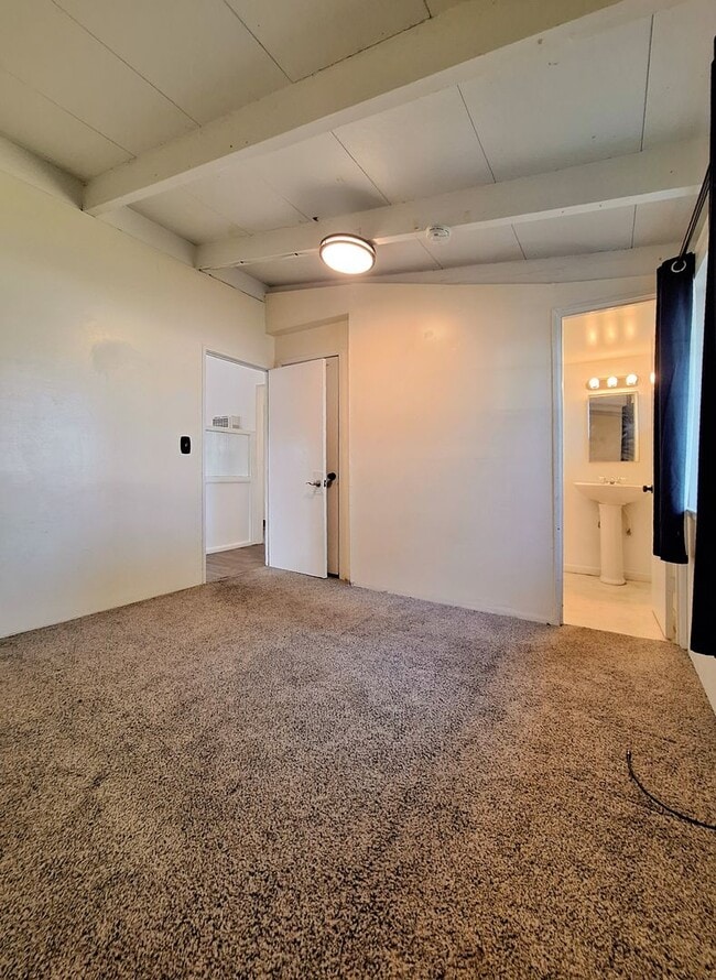 Building Photo - Refurbished 3bd Single Story House With Carport & Large Yards