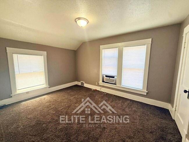 Building Photo - 1134 SW Garfield Ave