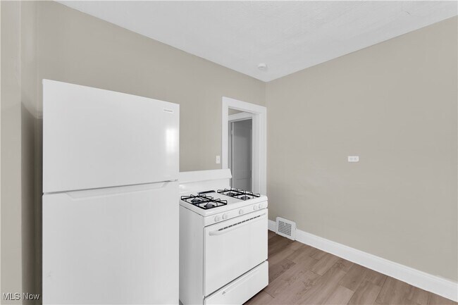 Building Photo - 1512 W 116th St
