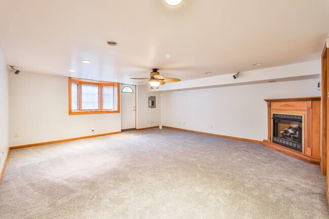 Building Photo - 9898 Wistaria St