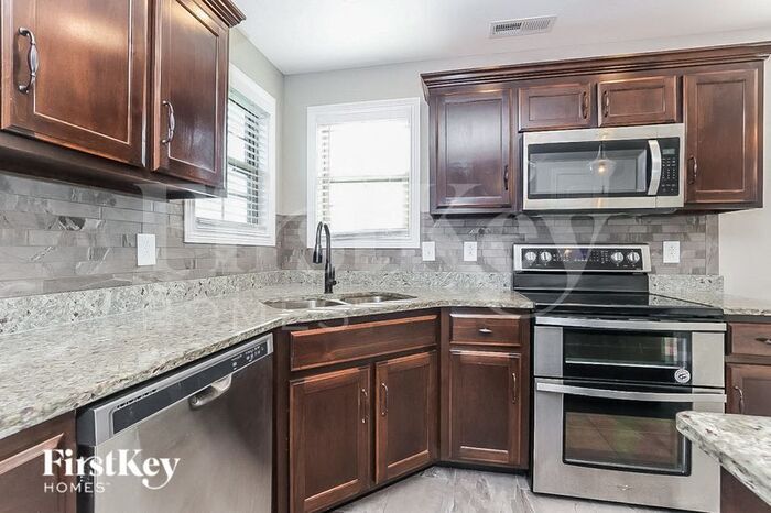 Building Photo - 718 Rushville Dr