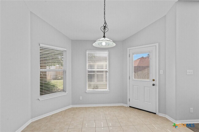 Building Photo - 111 Hackamore Ln