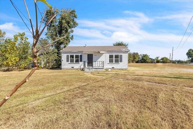 Building Photo - 2000 N Douglas Blvd