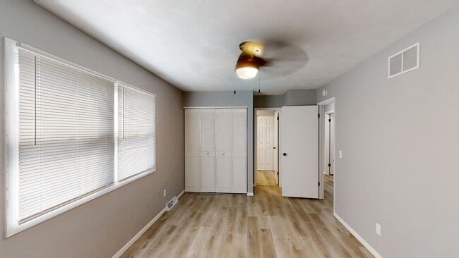 Building Photo - Large Updated 4-Bedroom Home for Rent – Moline