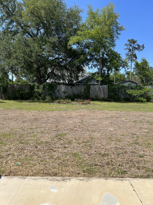 Building Photo - 30 Evergreen Dr