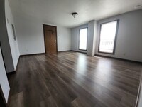 Building Photo - NEWLY updated 2 bedroom duplex