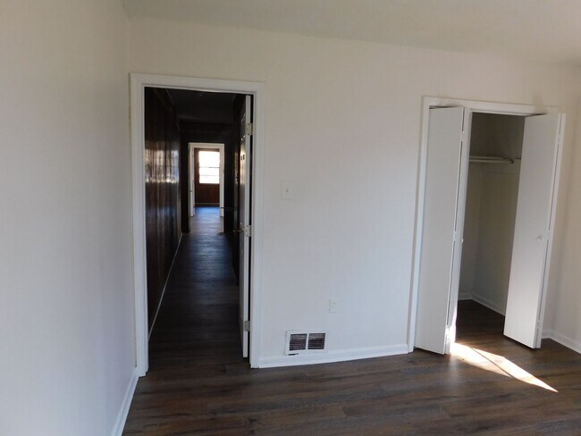 Building Photo - Hubbard Ave 2367-2369 (duplex) - AH