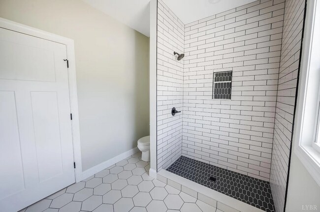 Building Photo - Gorgeous new construction in Gladys!