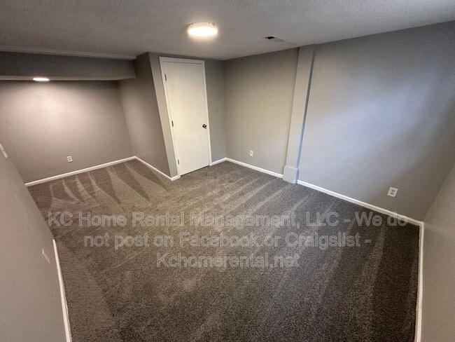 Building Photo - 708 NW Mock Ave