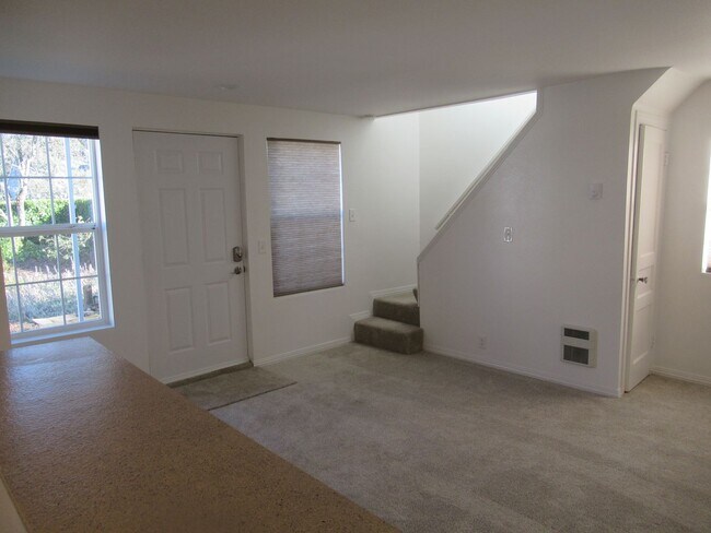 Building Photo - Cute One Bedroom Cottage