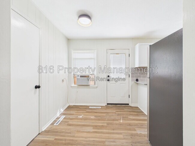 Building Photo - 5201 Alma St