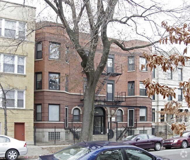 Building Photo - 4010 N Kenmore Ave