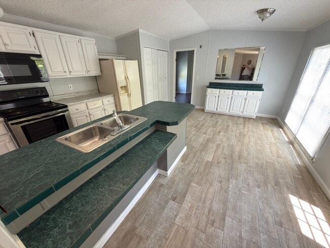 Building Photo - Christiansburg, 3 BR / 2 BA Available