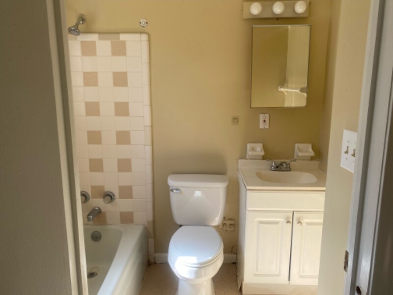 Building Photo - 410 Wells Ave