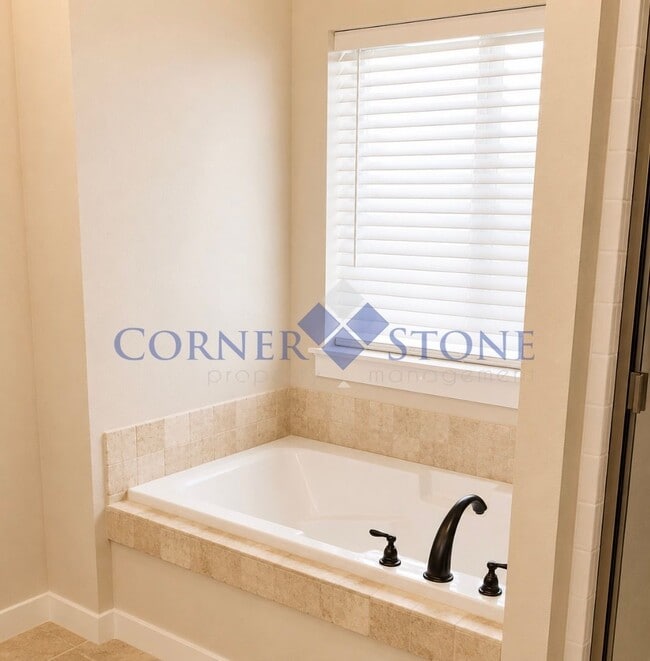 Building Photo - Amazing Home Meridian Home with Community Pool!