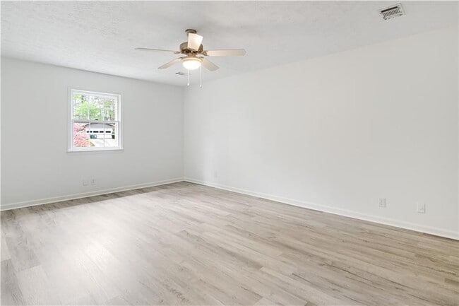 Building Photo - 4711 Nutmeg Way SW