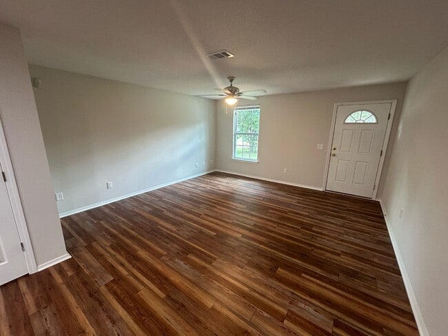 Building Photo - 214 Emerald Ave