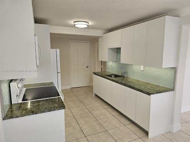 Building Photo - 651 SW 66th Ave