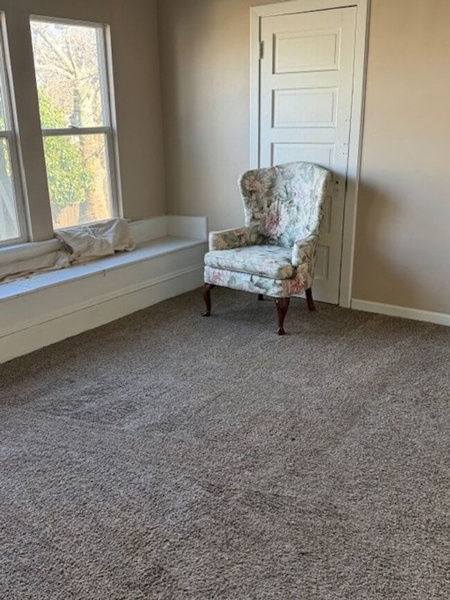 Building Photo - Charming Duplex  3BR / 2B Home with Modern Comforts – Available Now!
