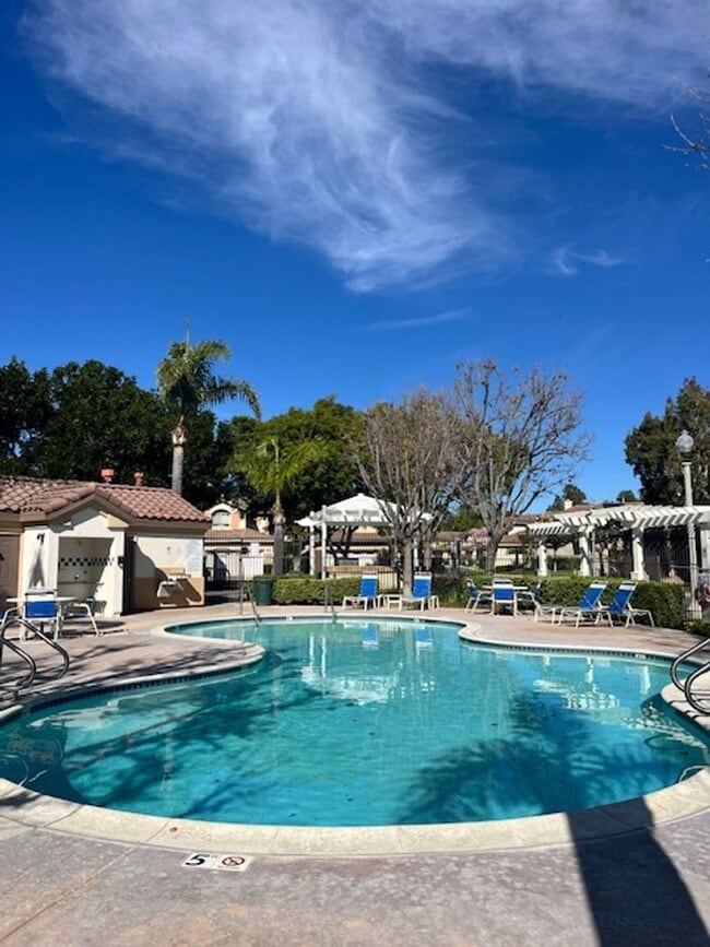 Building Photo - The Meadows Condo in Camarillo