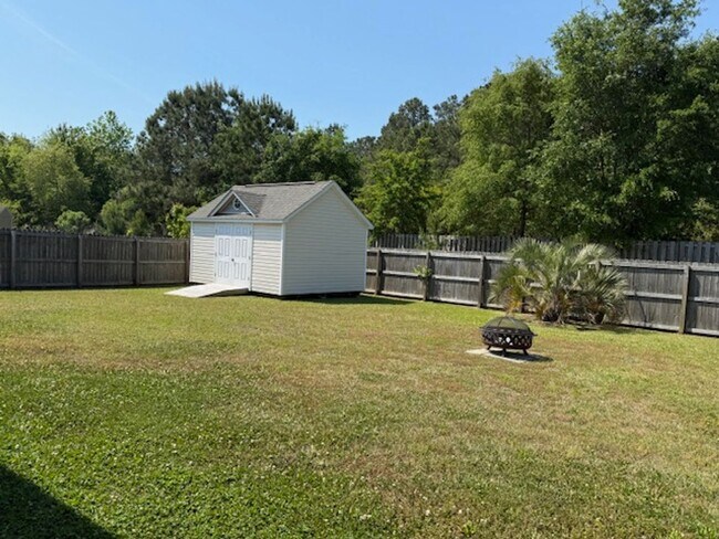 Building Photo - Nautical Reach Subdivision - INCLUDED lawn care / pest service / washer dryer