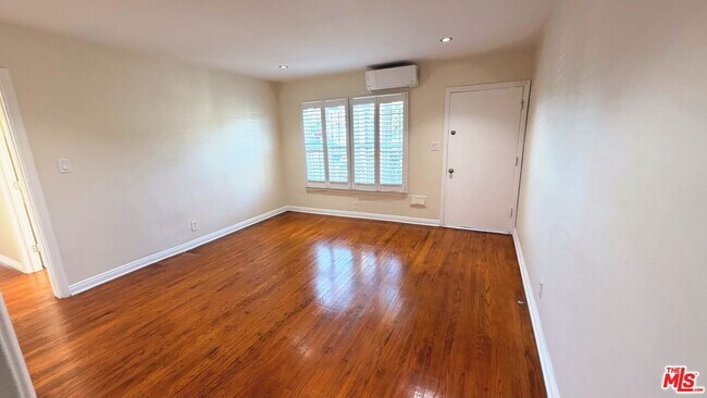 Building Photo - 626 E Fairview Blvd