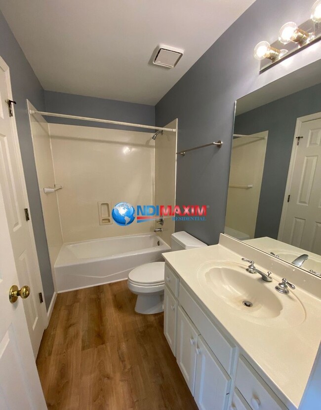 Building Photo - Spacious 6 bedrooms house in the NORTHVIEW...