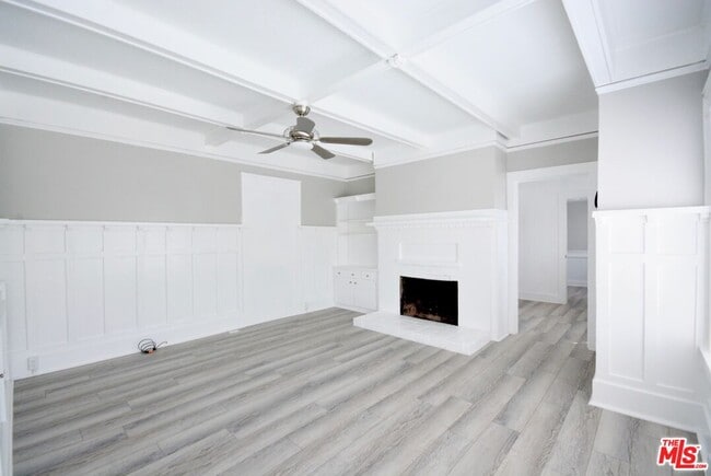 Primary Photo - 1366 Riviera Ave
