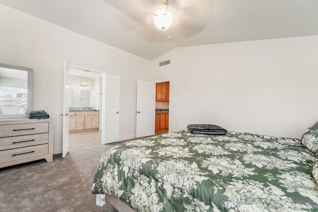 Building Photo - 104 Appian Way
