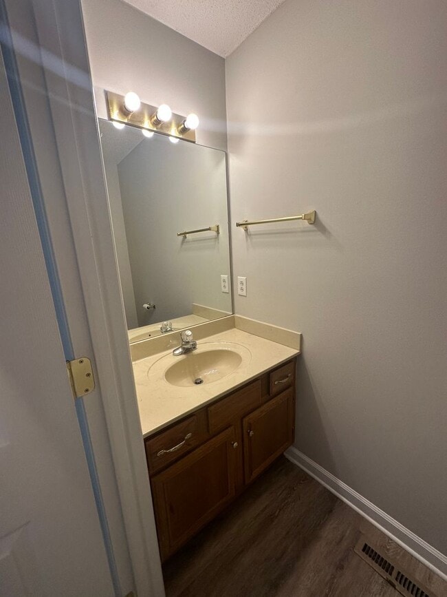 Building Photo - Cute 2 Bed 2.5 Bath House Near MTSU!