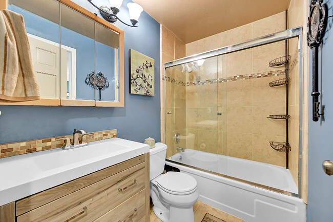 Building Photo - 10883 Fairfax Way