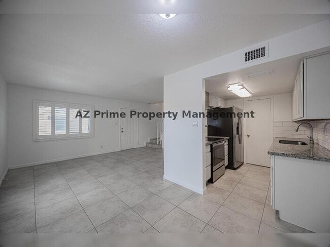 Building Photo - 4615 E Jones Ave