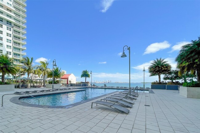 Building Photo - 1155 Brickell Bay Dr