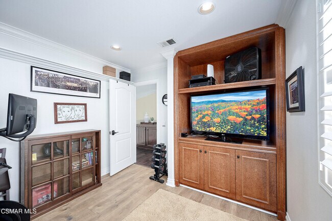 Building Photo - 3024 Hollycrest Ave