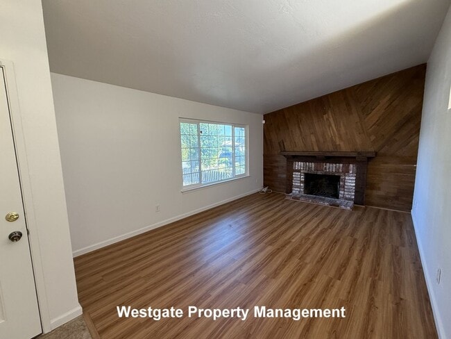 Building Photo - 864 Crinella Dr