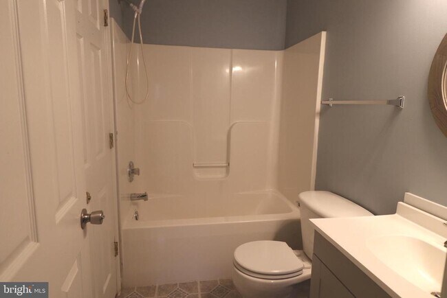 Building Photo - 104 Stingray Ct