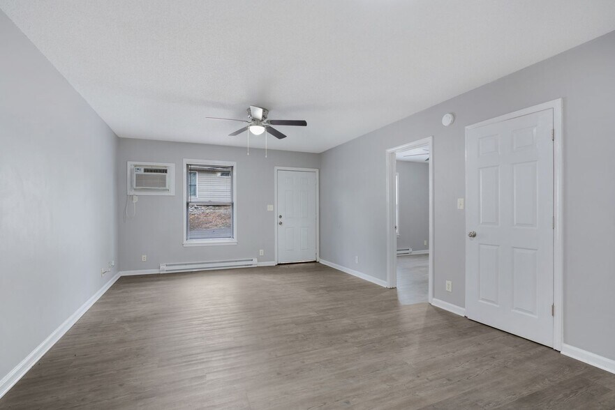 Building Photo - 185 Oak St